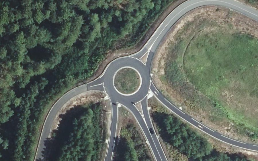 Vue aérienne du Rond-point anonyme n°173422440