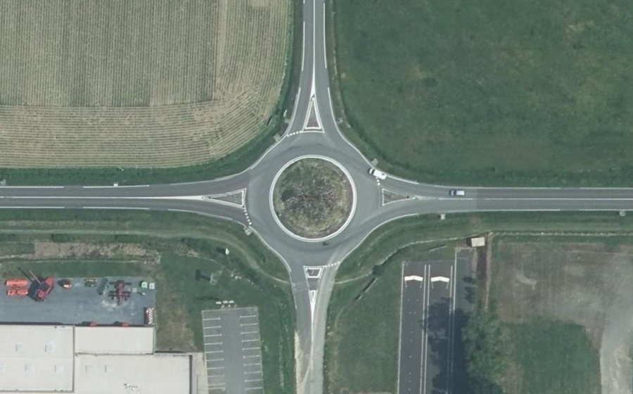 Vue aérienne du Rond-point anonyme n°173429537