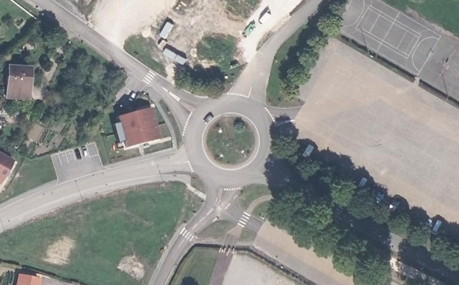 Vue aérienne du Rond-point anonyme n°173456372
