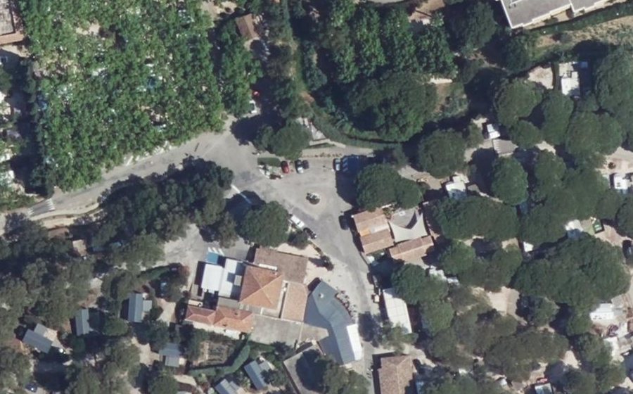 Vue aérienne du Rond-point anonyme n°173468782