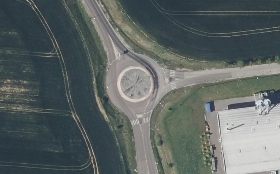 Vue aérienne du Rond-point anonyme n°173501056