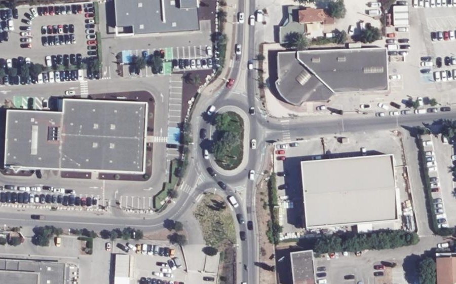 Vue aérienne du Rond-point anonyme n°173501484
