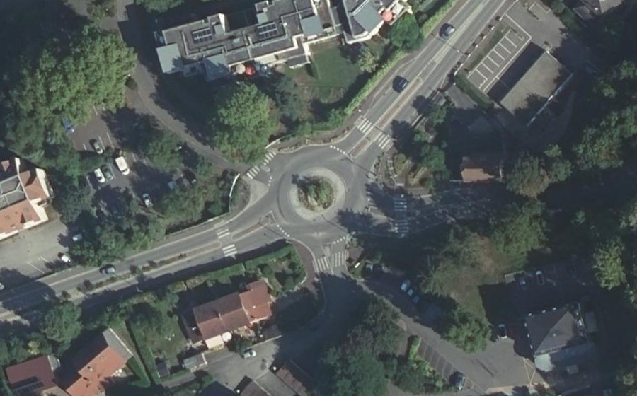 Vue aérienne du Rond-point anonyme n°173501960