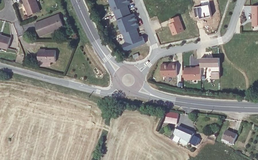 Vue aérienne du Rond-point anonyme n°173506957