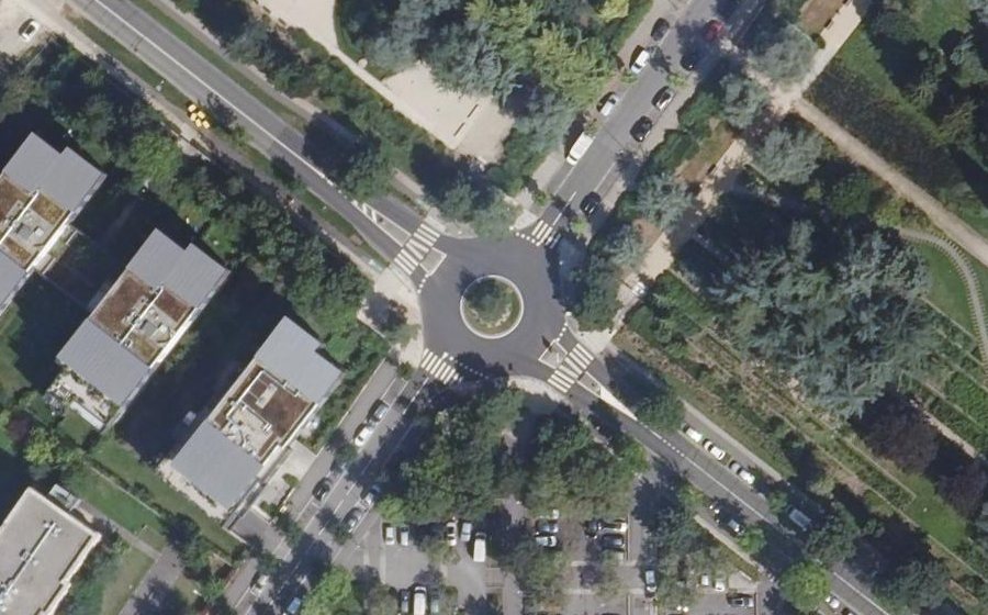 Vue aérienne du Rond-point anonyme n°173537043