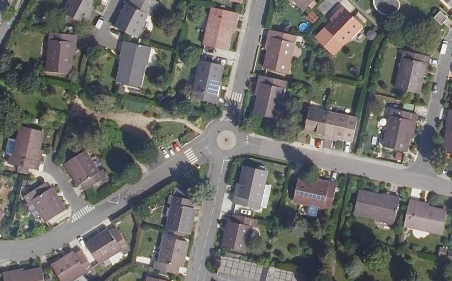 Vue aérienne du Rond-point anonyme n°173537044