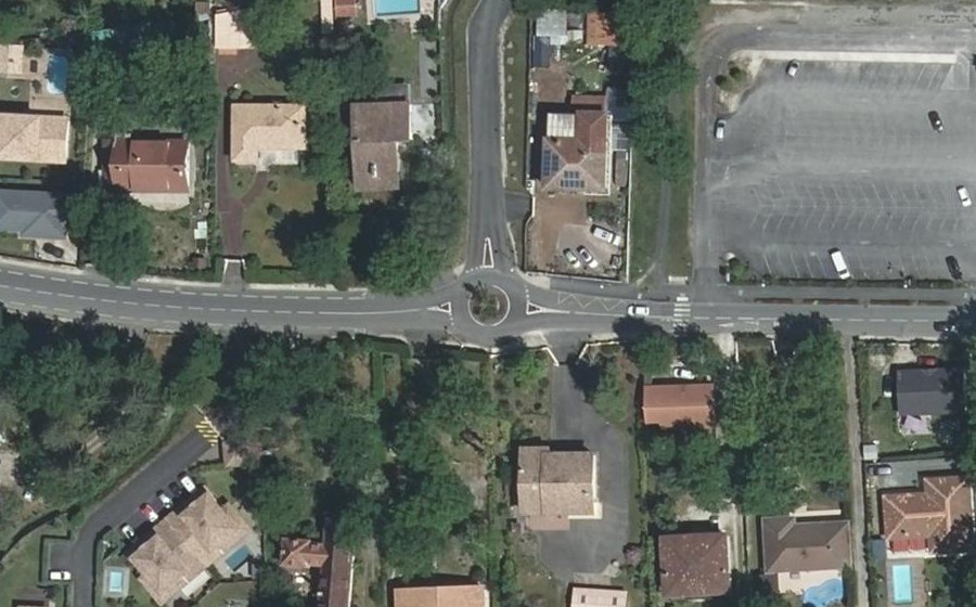 Vue aérienne du Rond-point anonyme n°173558762