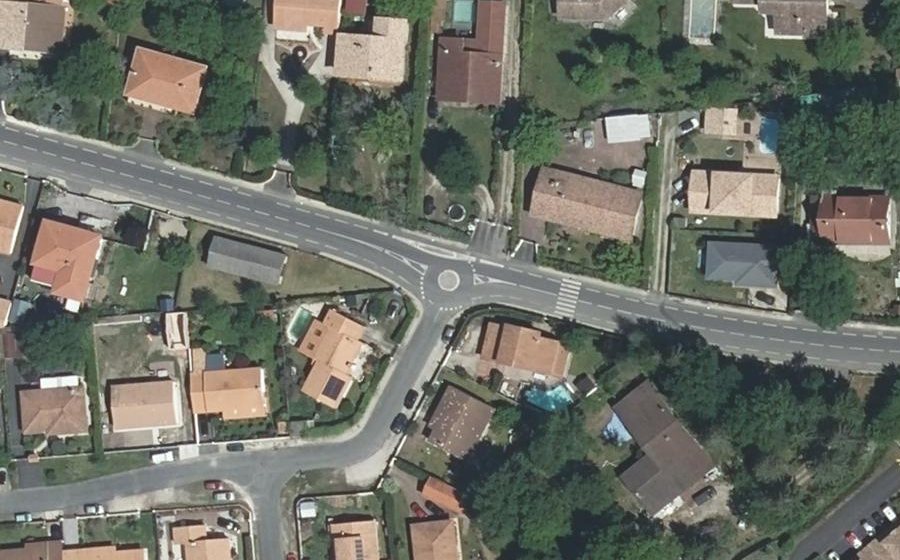 Vue aérienne du Rond-point anonyme n°173559081