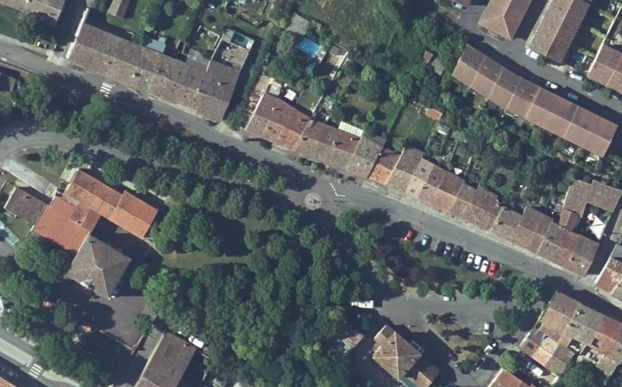 Vue aérienne du Rond-point anonyme n°173564660