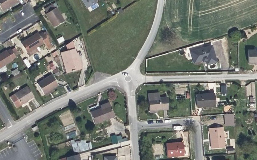 Vue aérienne du Rond-point anonyme n°173643342