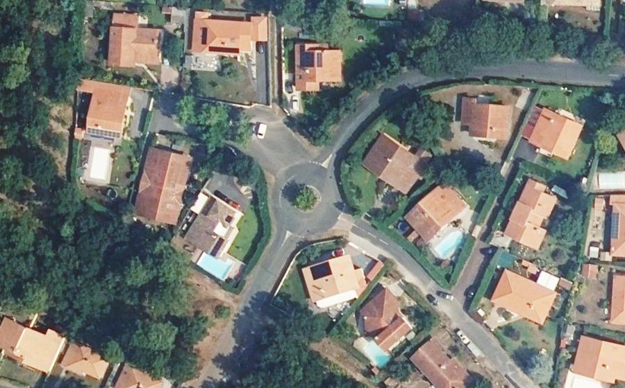 Vue aérienne du Rond-point anonyme n°173668243