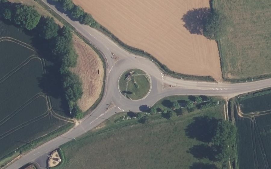Vue aérienne du Rond-point anonyme n°173686729