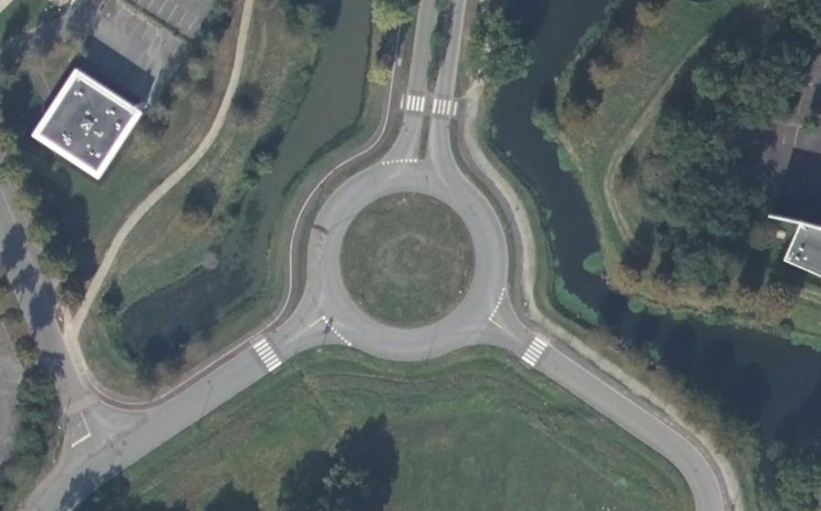 Vue aérienne du Rond-point anonyme n°17377244