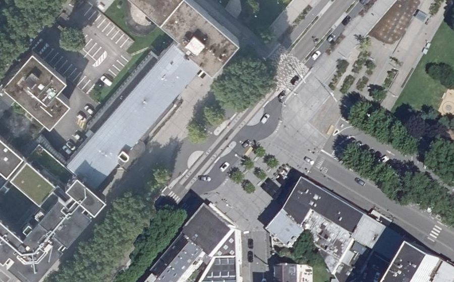 Vue aérienne du Rond-point anonyme n°173792705