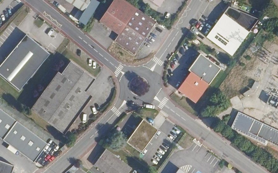 Vue aérienne du Rond-point anonyme n°173821045
