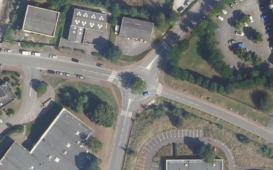 Vue aérienne du Rond-point anonyme n°173823459