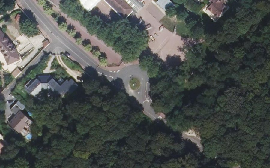 Vue aérienne du Rond-point anonyme n°173856937