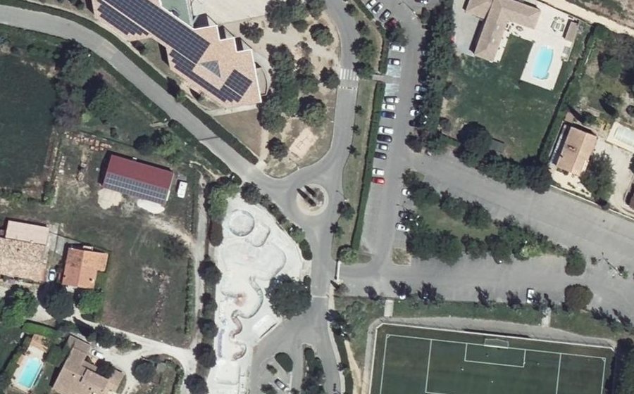 Vue aérienne du Rond-point anonyme n°173906744