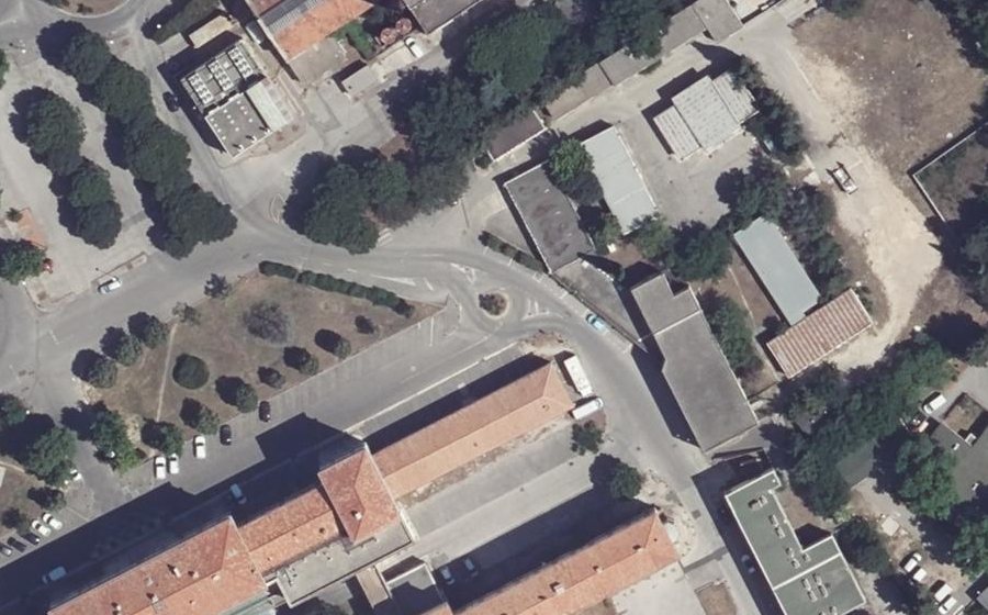 Vue aérienne du Rond-point anonyme n°173982938