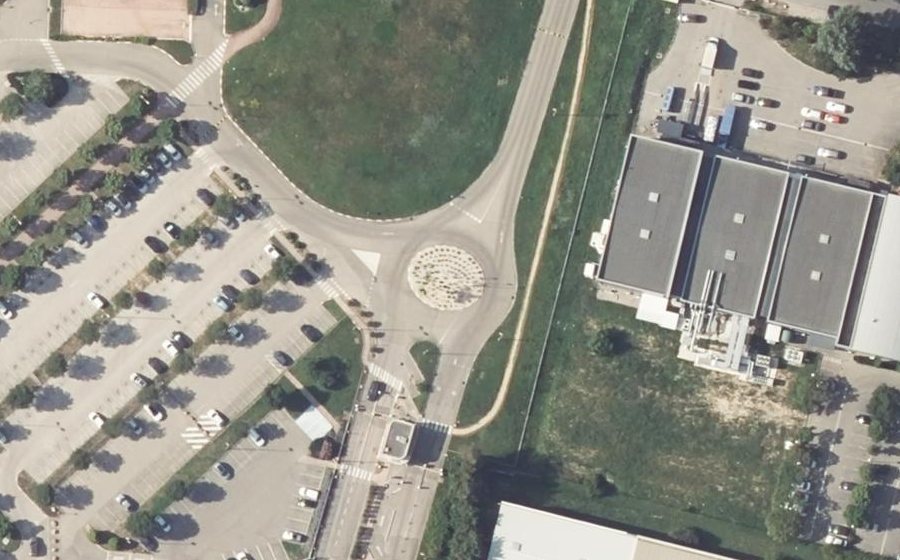 Vue aérienne du Rond-point anonyme n°174002513
