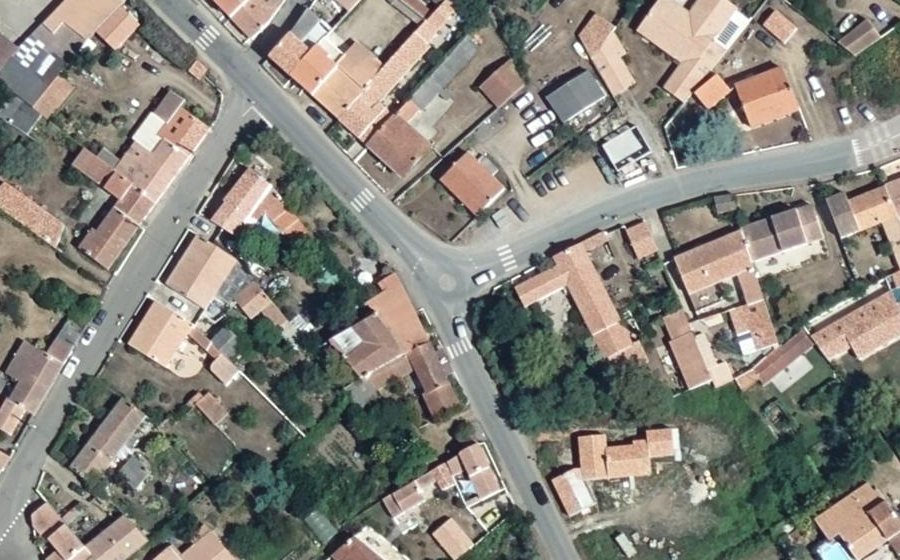 Vue aérienne du Rond-point anonyme n°174040502
