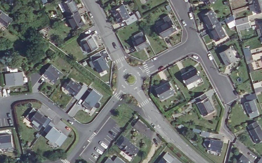 Vue aérienne du Rond-point anonyme n°174142794
