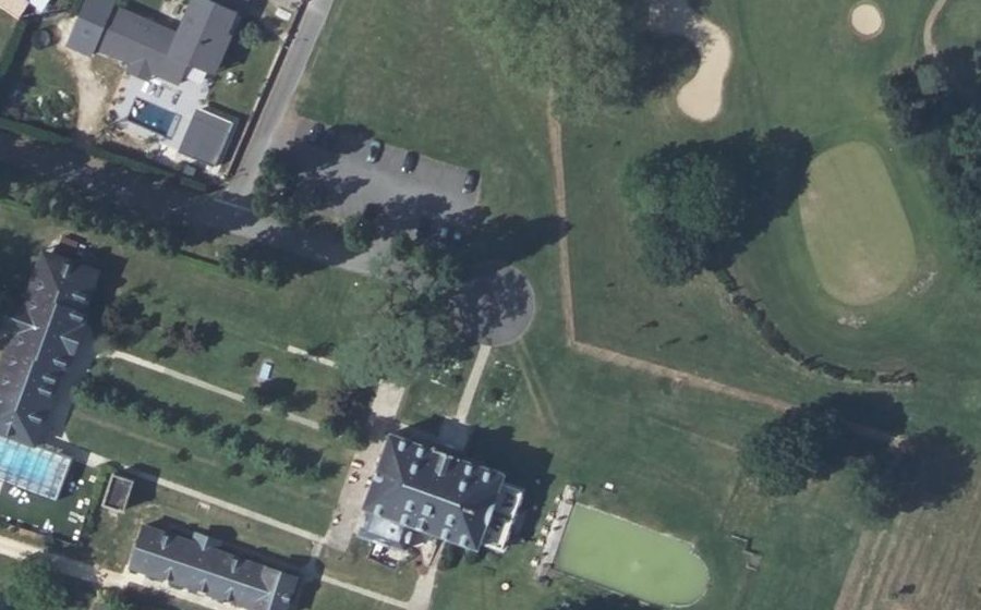 Vue aérienne du Rond-point anonyme n°174150894