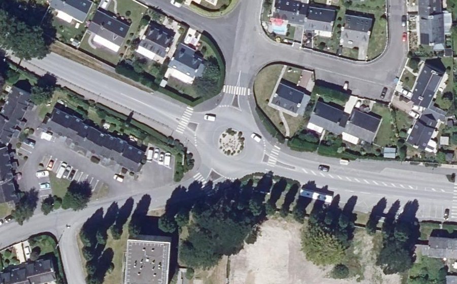 Vue aérienne du Rond-point anonyme n°174168272