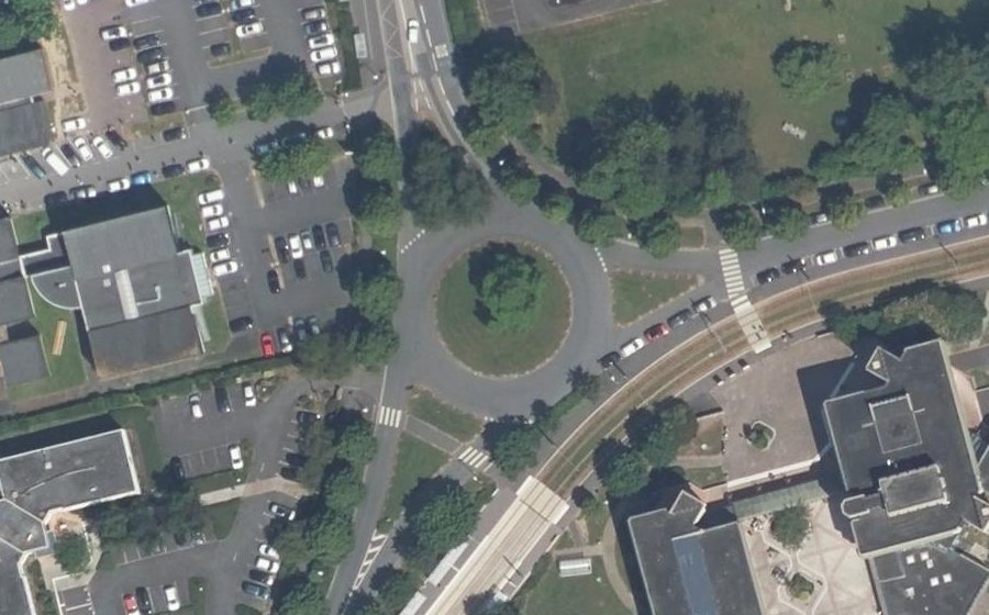 Vue aérienne du Rond-point anonyme n°174266958