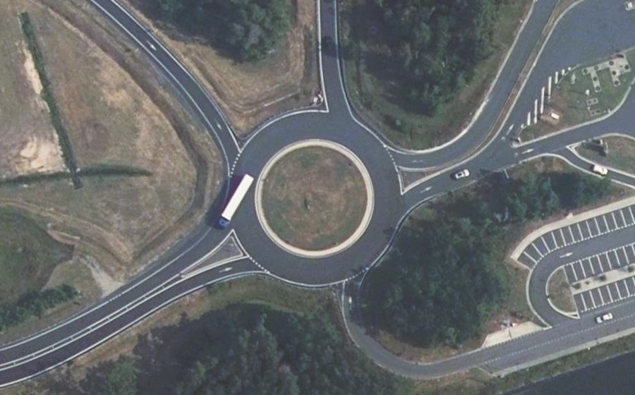 Vue aérienne du Rond-point anonyme n°174267001