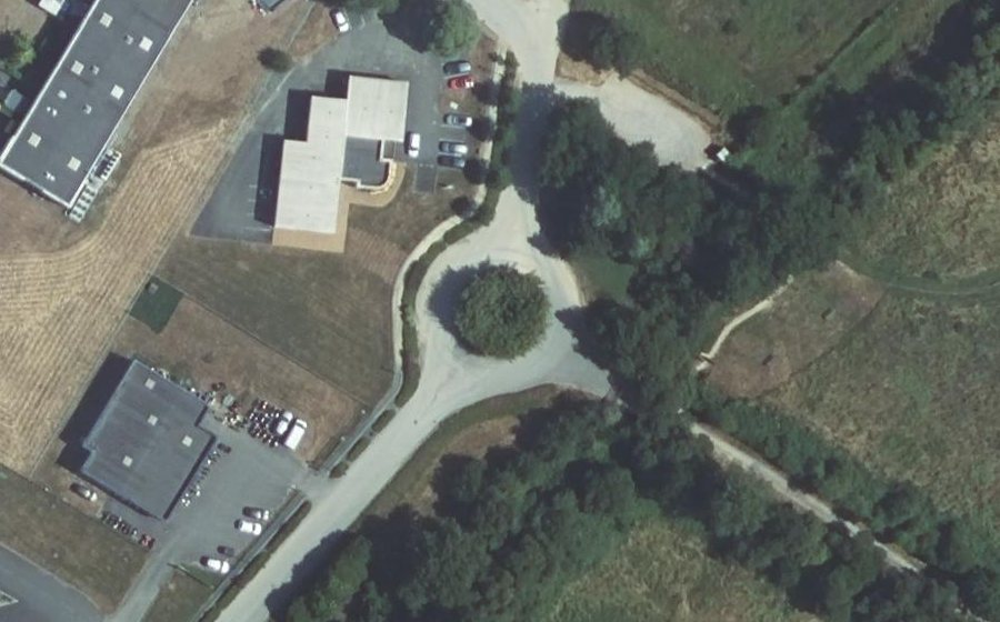 Vue aérienne du Rond-point anonyme n°174267240