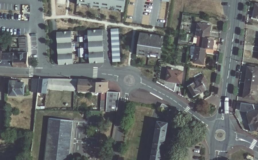Vue aérienne du Rond-point anonyme n°174292603
