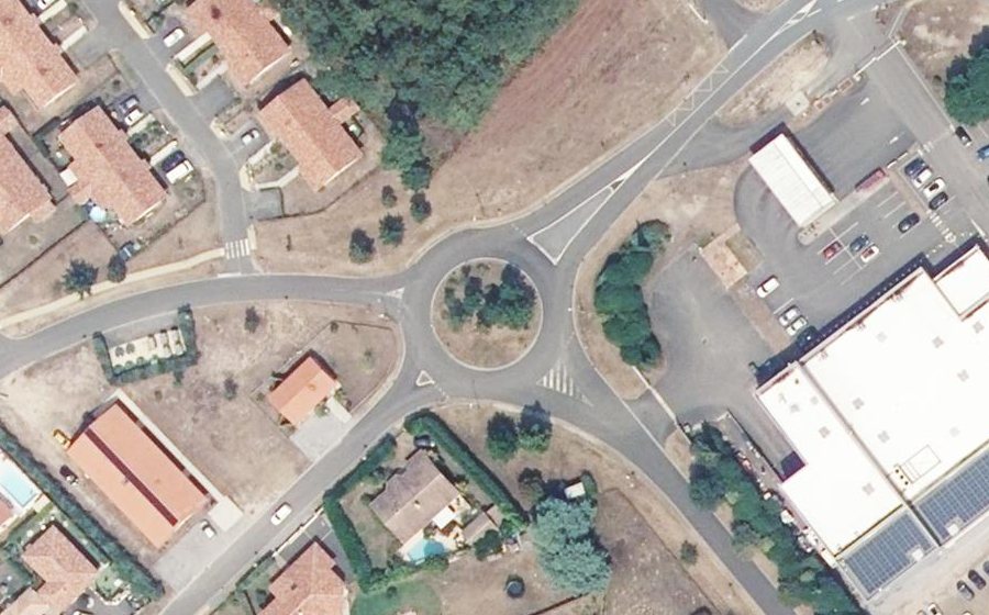 Vue aérienne du Rond-point anonyme n°174333848