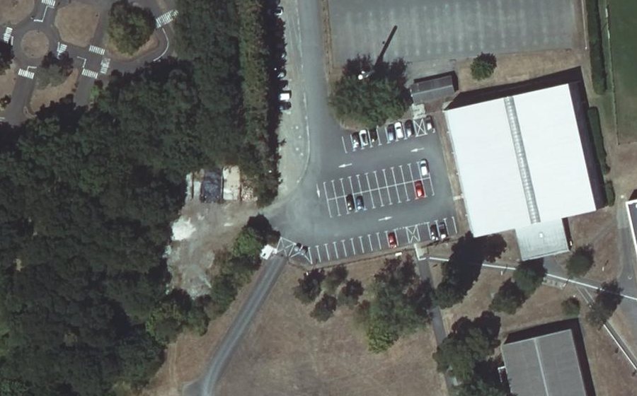 Vue aérienne du Rond-point anonyme n°174364493