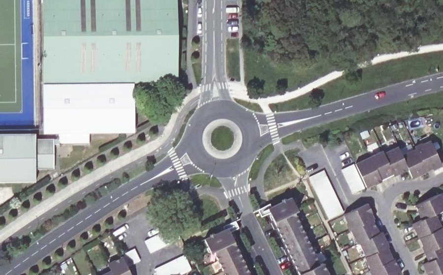 Vue aérienne du Rond-point anonyme n°174402258