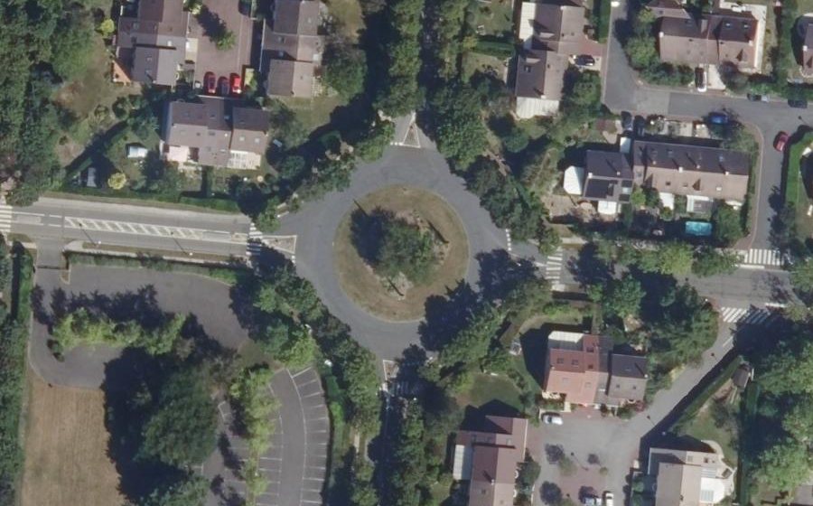Vue aérienne du Rond-point anonyme n°174488993