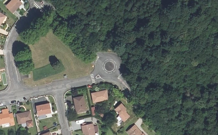 Vue aérienne du Rond-point anonyme n°174531057