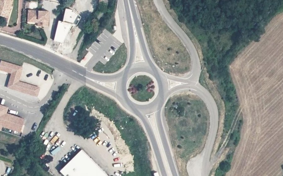 Vue aérienne du Rond-point anonyme n°174653490