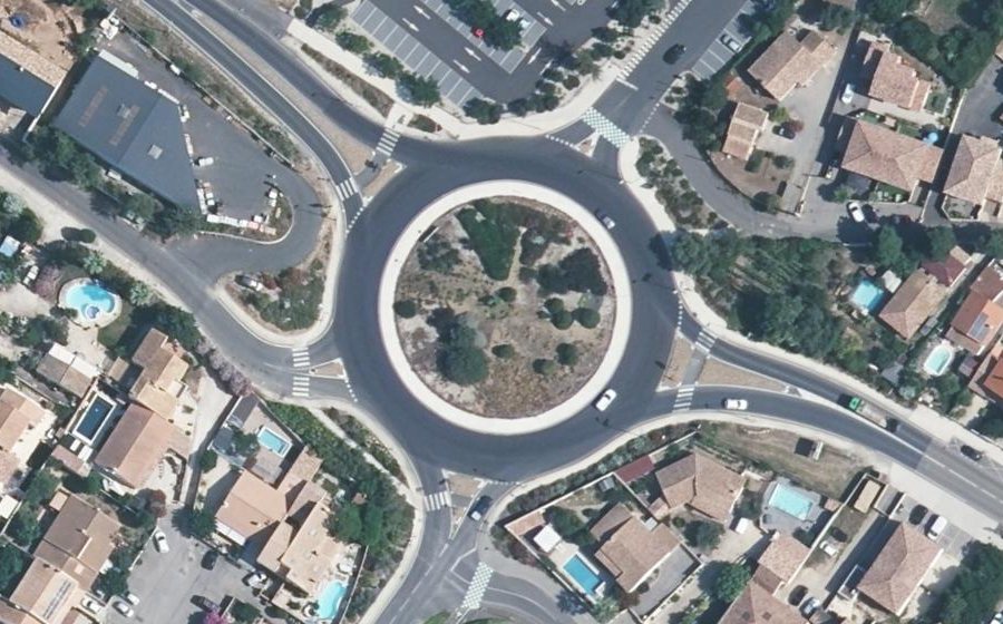 Vue aérienne du Rond-point anonyme n°17466594