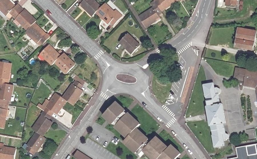 Vue aérienne du Rond-point anonyme n°174685249