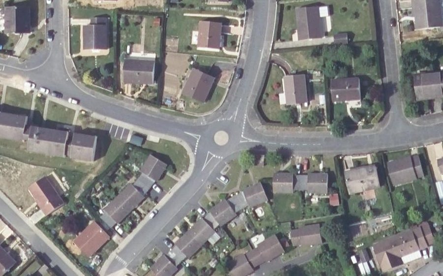 Vue aérienne du Rond-point anonyme n°174693844
