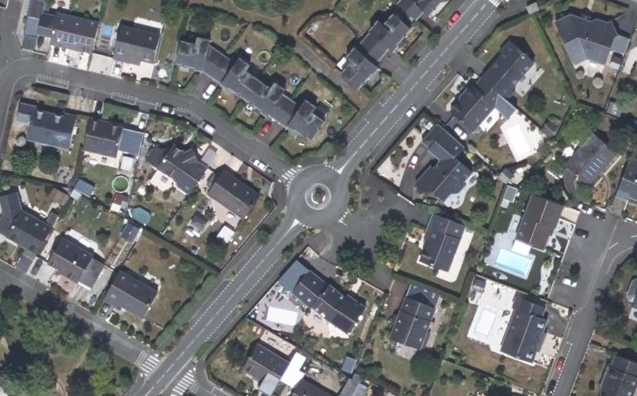 Vue aérienne du Rond-point anonyme n°174711063