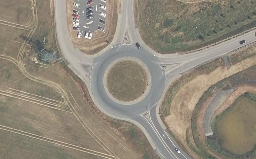 Vue aérienne du Rond-point anonyme n°174748434