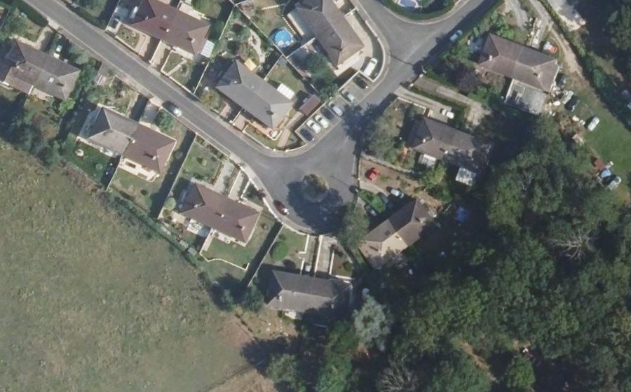 Vue aérienne du Rond-point anonyme n°174758434