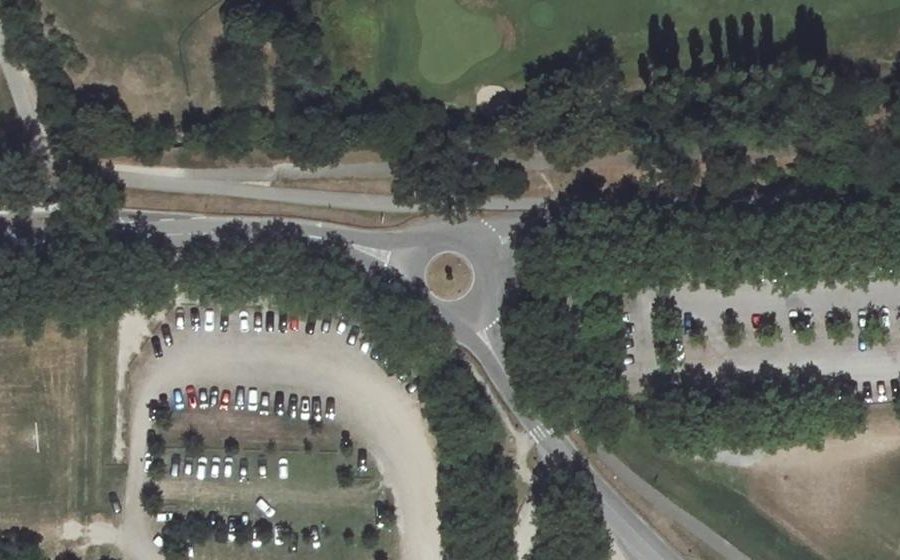 Vue aérienne du Rond-point anonyme n°174760104
