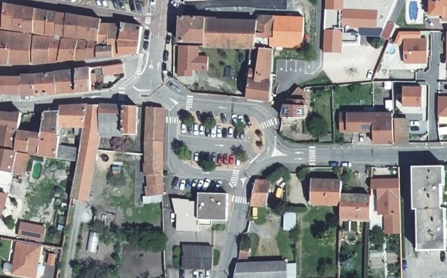 Vue aérienne du Rond-point anonyme n°174793372