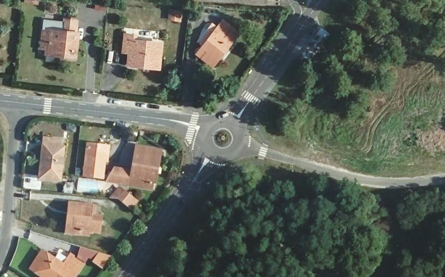 Vue aérienne du Rond-point anonyme n°174831356