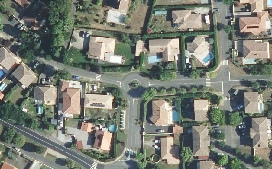 Vue aérienne du Rond-point anonyme n°174831363