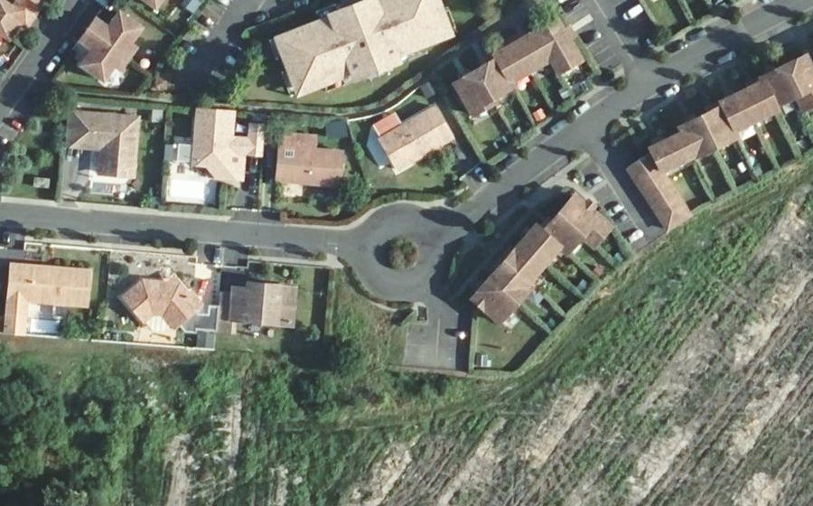 Vue aérienne du Rond-point anonyme n°174831377