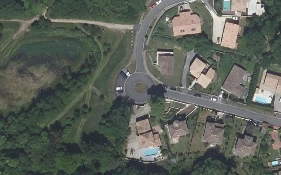 Vue aérienne du Rond-point anonyme n°174861205